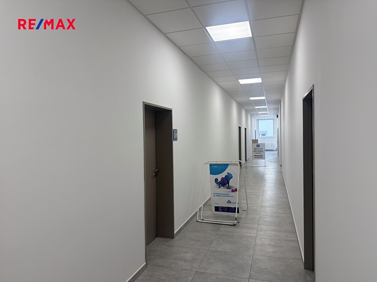 Pronájem kanceláře 48 m² - foto 3