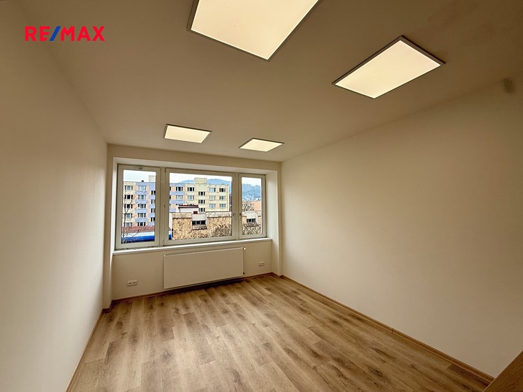 Pronájem kanceláře 22 m² - foto 3