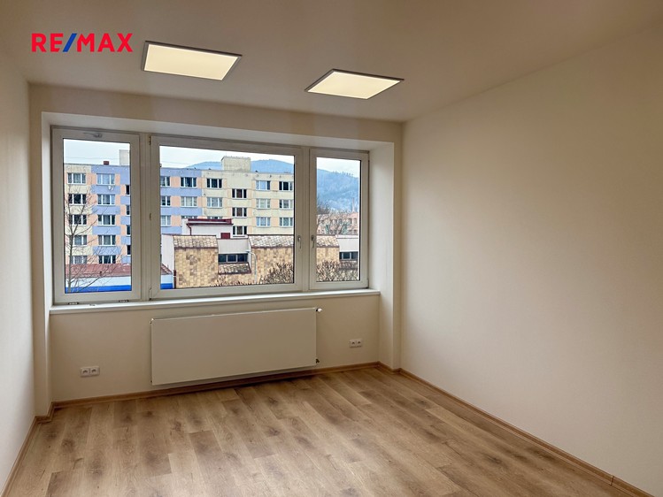 Pronájem kanceláře 22 m² - foto 4