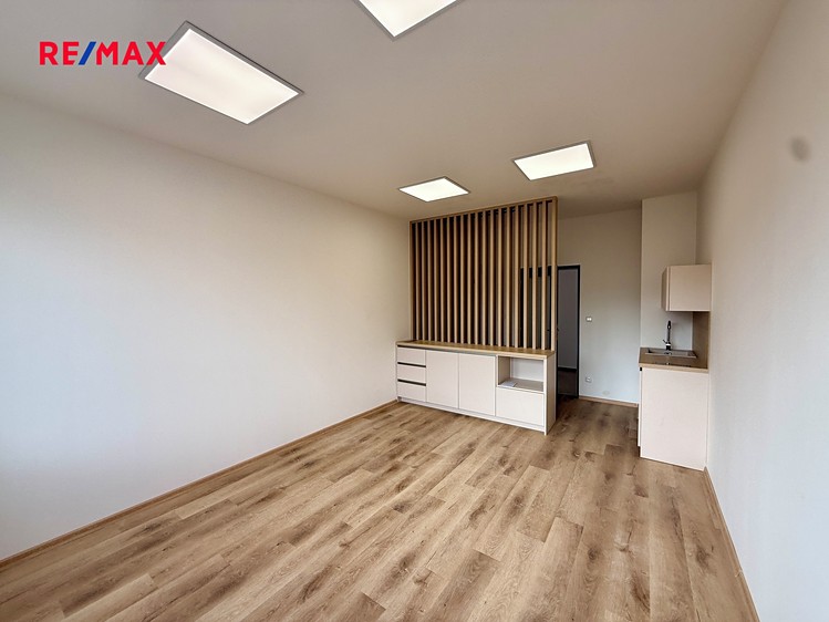 Pronájem kanceláře 22 m² - foto 7