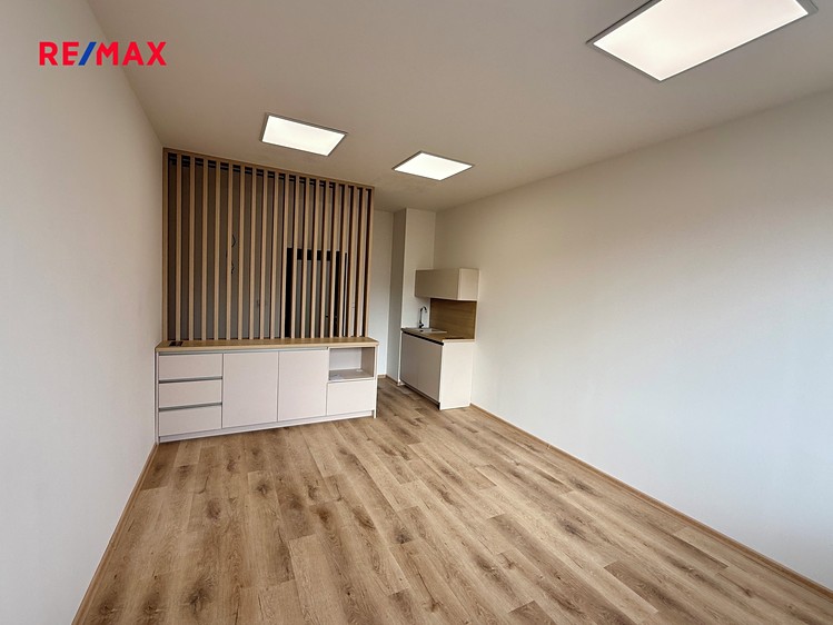 Pronájem kanceláře 22 m² - foto 5