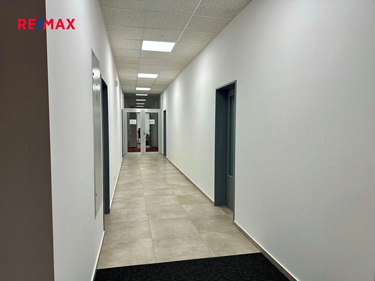Pronájem kanceláře 22 m² - foto 8