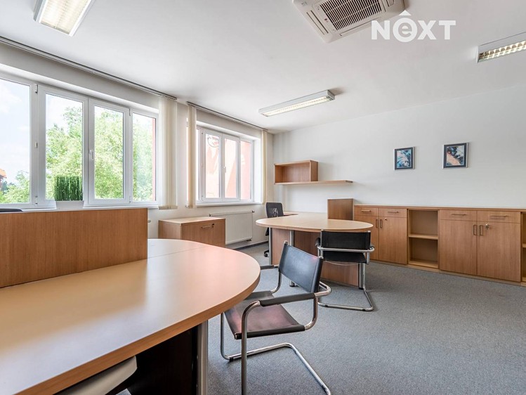 Pronájem kanceláře 121 m² - foto 1