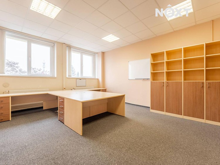 Pronájem kanceláře 251 m² - foto 1