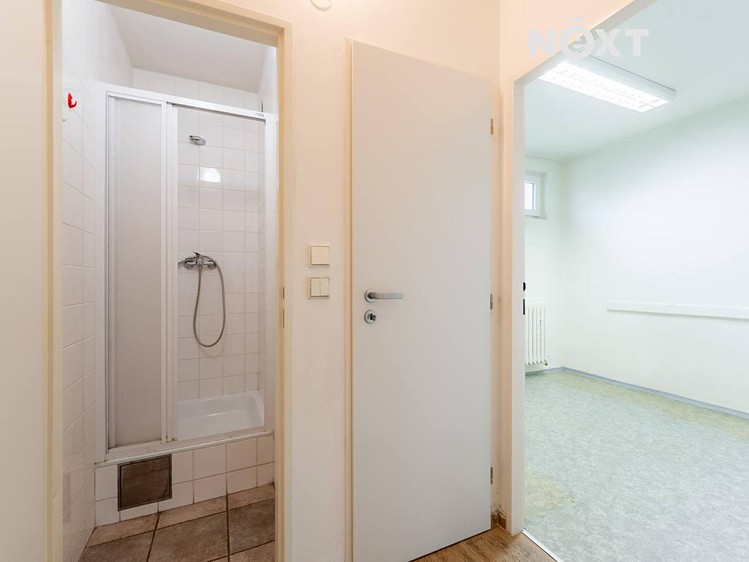 Pronájem kanceláře 175 m² - foto 4