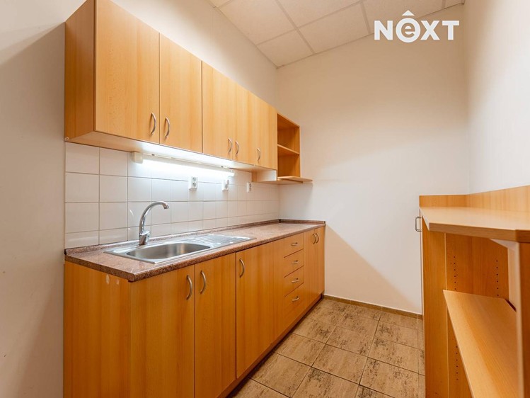 Pronájem kanceláře 175 m² - foto 2