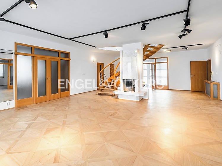 Pronájem kanceláře 839 m² - foto 2