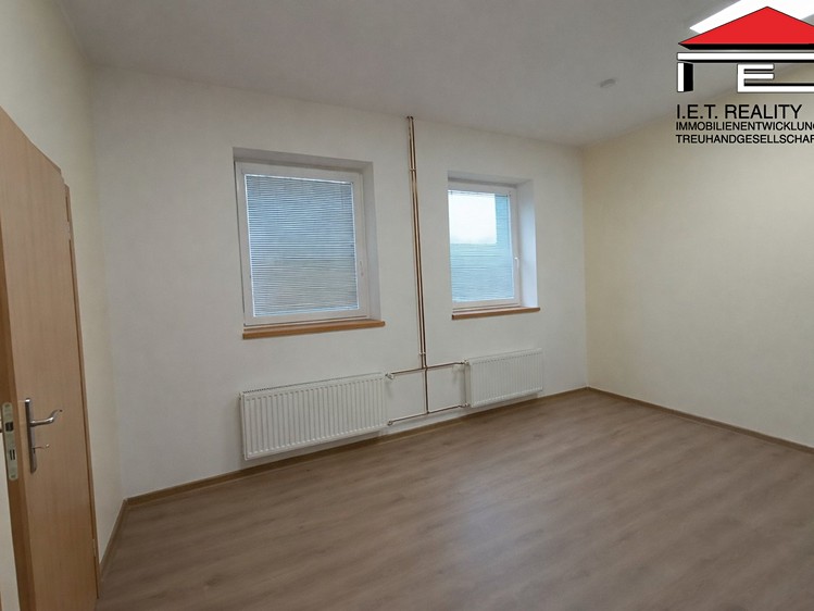 Pronájem kanceláře 180 m² - foto 2