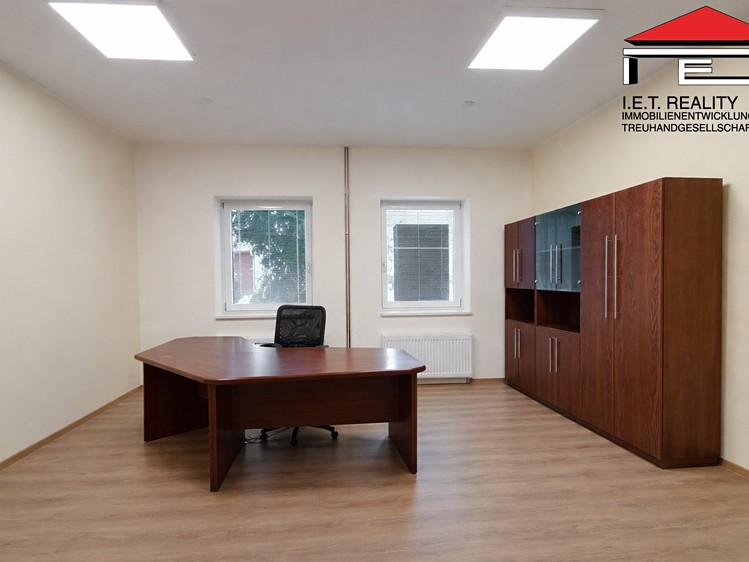 Pronájem kanceláře 180 m² - foto 1