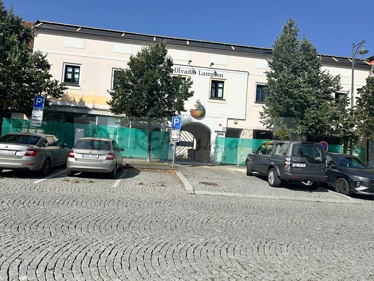 Pronájem obchodního prostoru 136 m² - foto 1