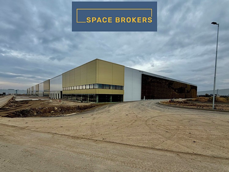 Pronájem skladového prostoru 5 000 m² - foto 1
