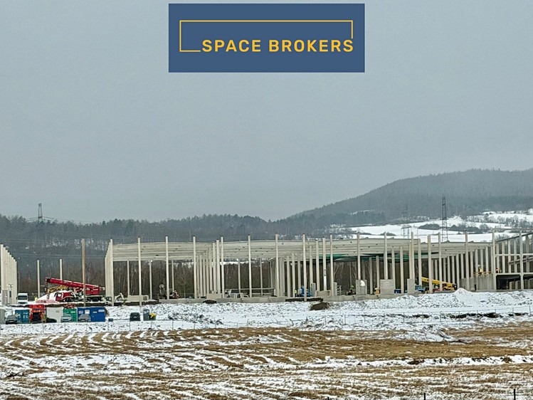 Pronájem skladového prostoru 5 000 m² - foto 1