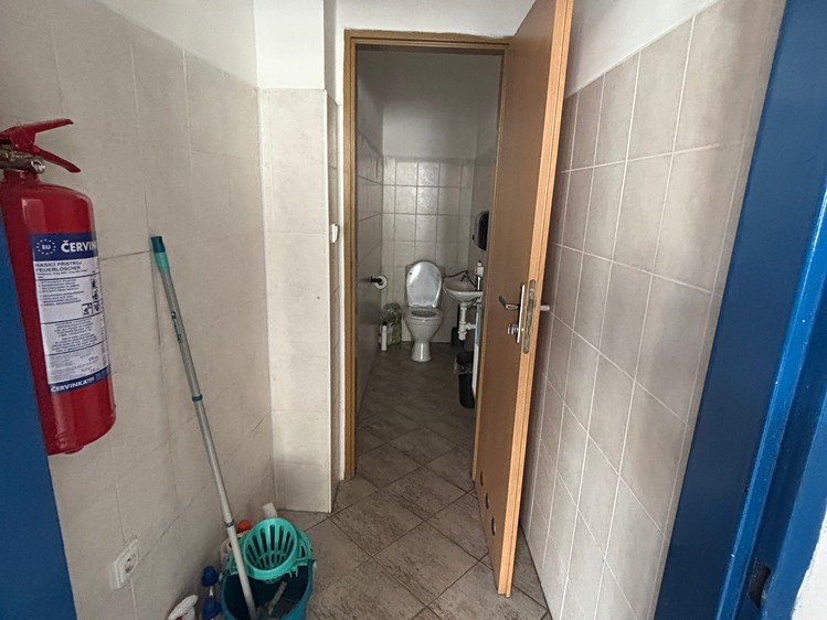 Pronájem obchodního prostoru 42 m² - foto 5