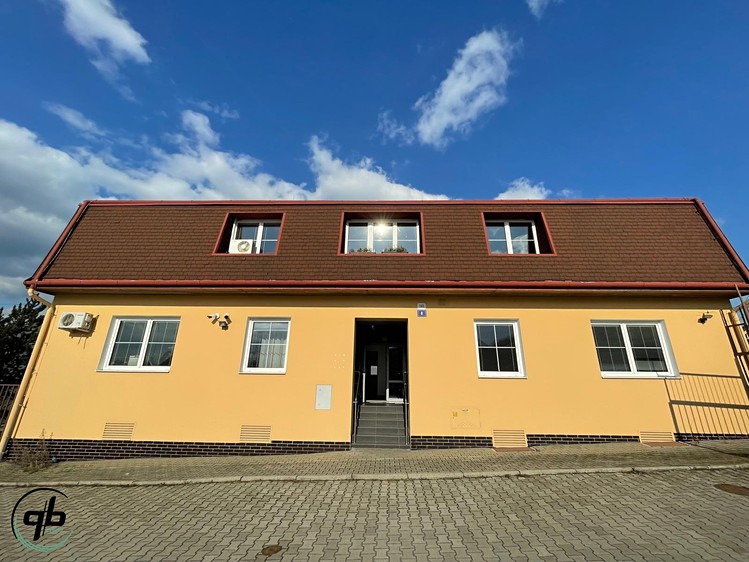 Pronájem kanceláře 118 m² - foto 1