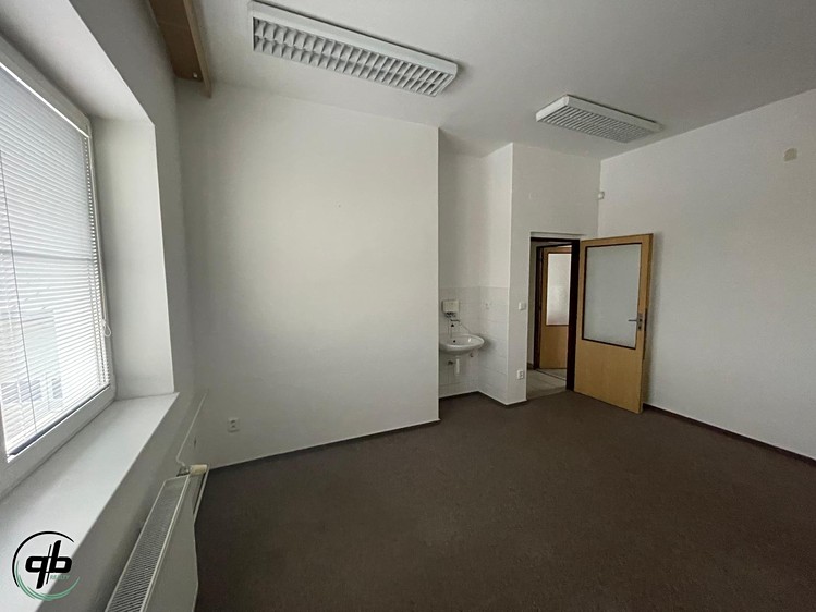Pronájem kanceláře 55 m² - foto 3