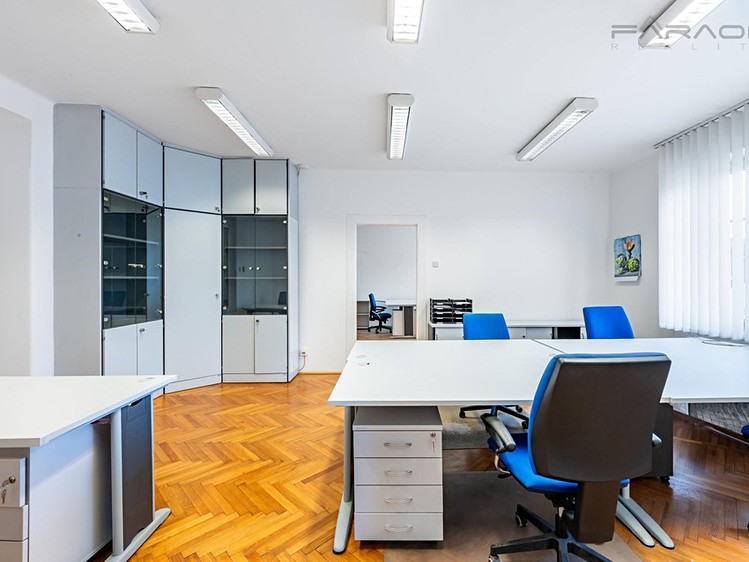 Pronájem kanceláře 450 m² - foto 2
