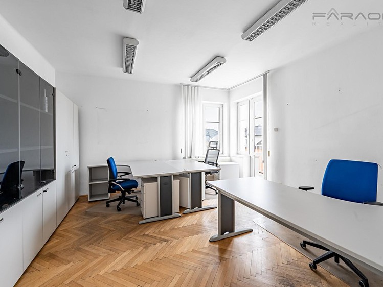 Pronájem kanceláře 450 m² - foto 7
