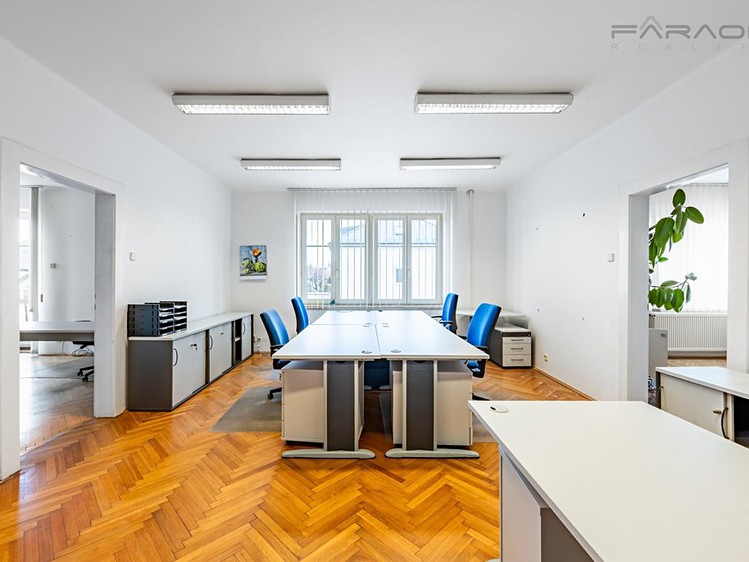Pronájem kanceláře 450 m² - foto 8