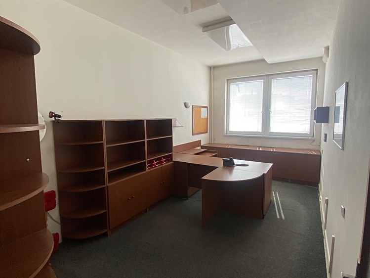 Pronájem kanceláře 200 m² - foto 1