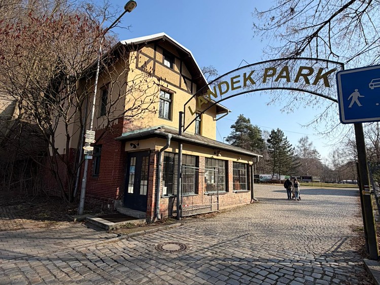Pronájem kanceláře 33 m² - foto 1