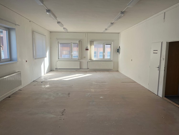 Pronájem kanceláře 110 m² - foto 3