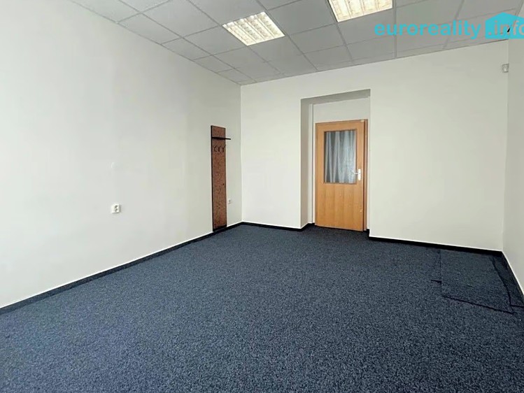 Pronájem kanceláře 400 m² - foto 3