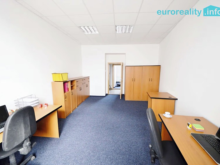Pronájem kanceláře 400 m² - foto 5