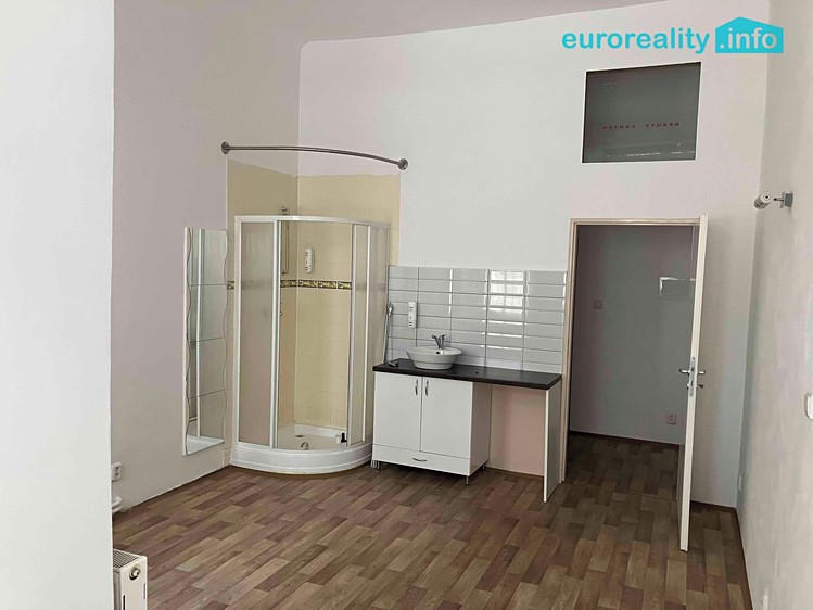 Pronájem kanceláře 45 m² - foto 3