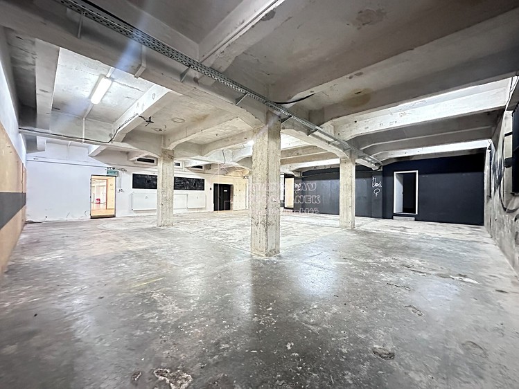 Pronájem komerční nemovitosti 358 m² - foto 5