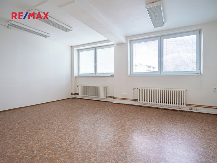 Pronájem kanceláře 66 m² - foto 8