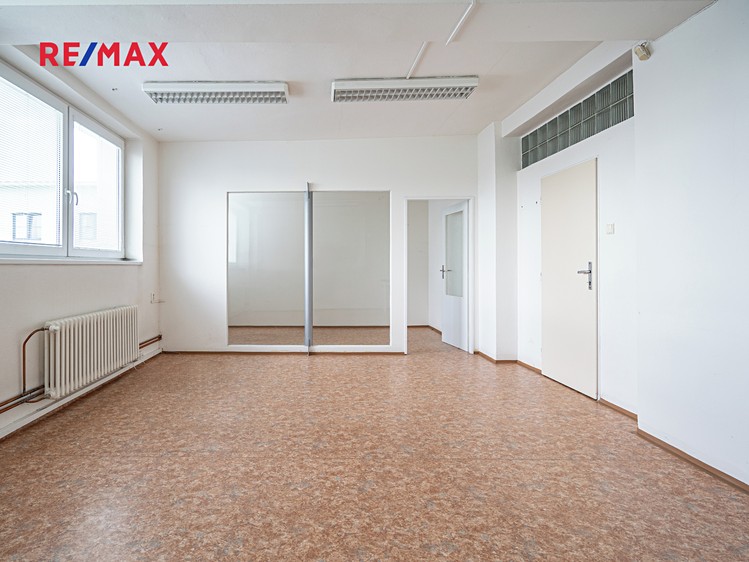 Pronájem kanceláře 66 m² - foto 7