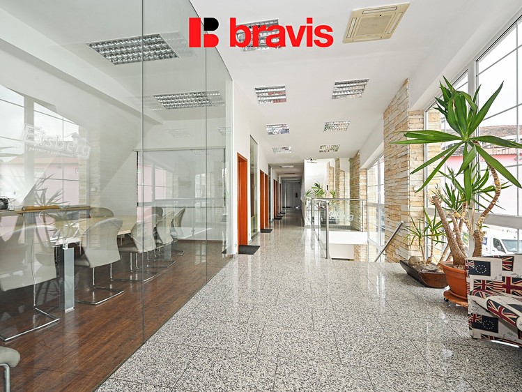 Pronájem kanceláře 1 016 m² - foto 1