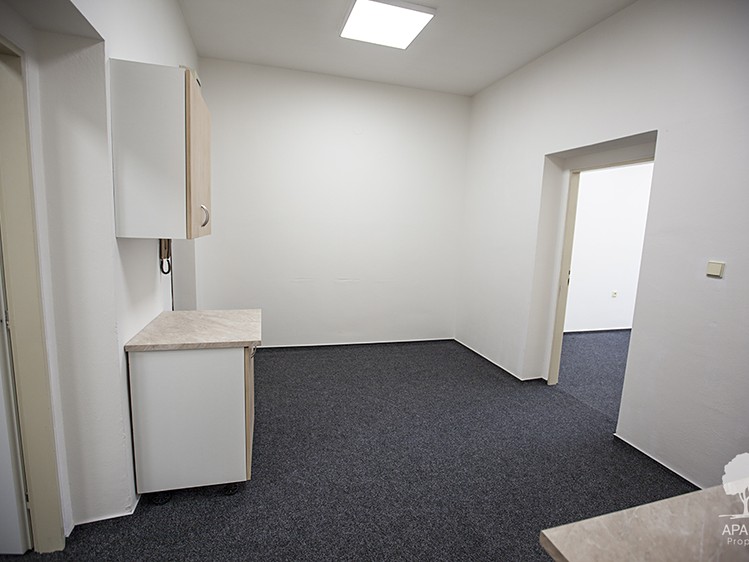 Pronájem kanceláře 63 m² - foto 4