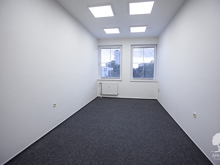 Pronájem kanceláře 63 m² - foto 5