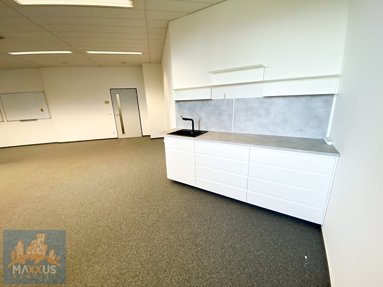Pronájem kanceláře 46 m² - foto 8