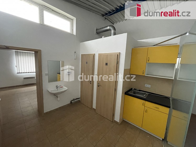 Pronájem výrobní haly, prostoru 677 m² - foto 4