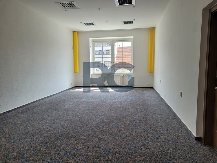 Pronájem kanceláře 38 m² - foto 1
