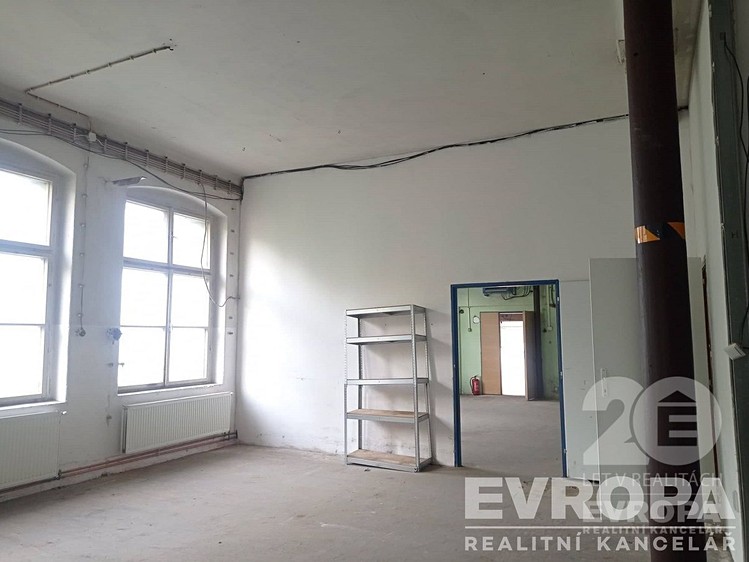 Pronájem výrobní haly, prostoru 220 m² - foto 1