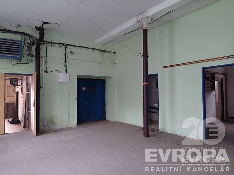 Pronájem výrobní haly, prostoru 220 m² - foto 4