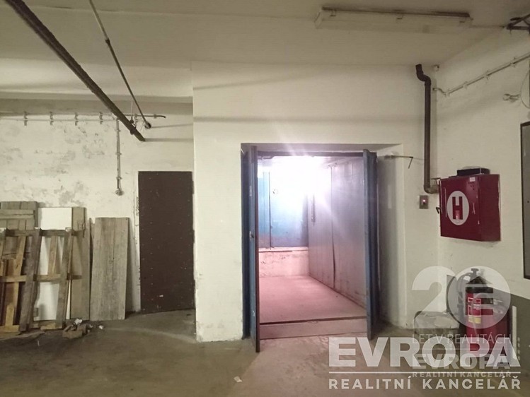 Pronájem výrobní haly, prostoru 220 m² - foto 8