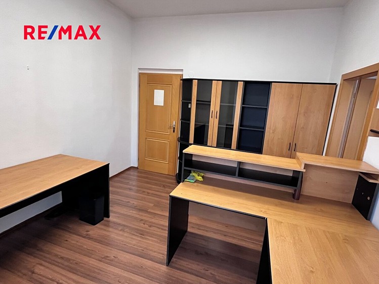 Pronájem kanceláře 70 m² - foto 1
