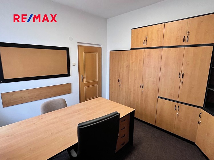 Pronájem kanceláře 70 m² - foto 5