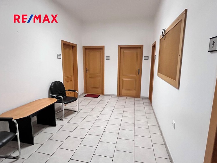 Pronájem kanceláře 70 m² - foto 8