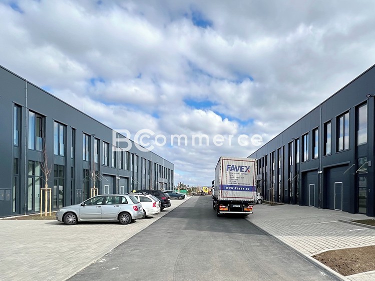 Pronájem skladového prostoru 400 m² - foto 2