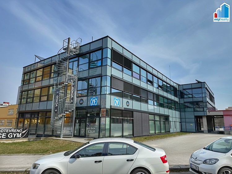 Pronájem kanceláře 2 000 m² - foto 1