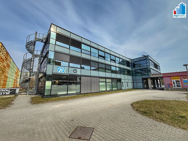 Pronájem kanceláře 2 000 m² - foto 2