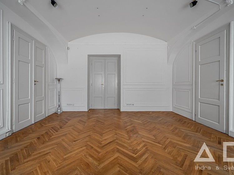Pronájem kanceláře 134 m² - foto 2