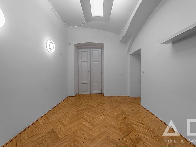 Pronájem kanceláře 134 m² - foto 1