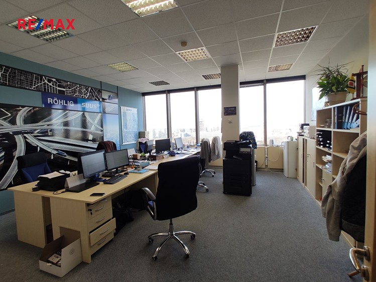 Pronájem kanceláře 63 m² - foto 2