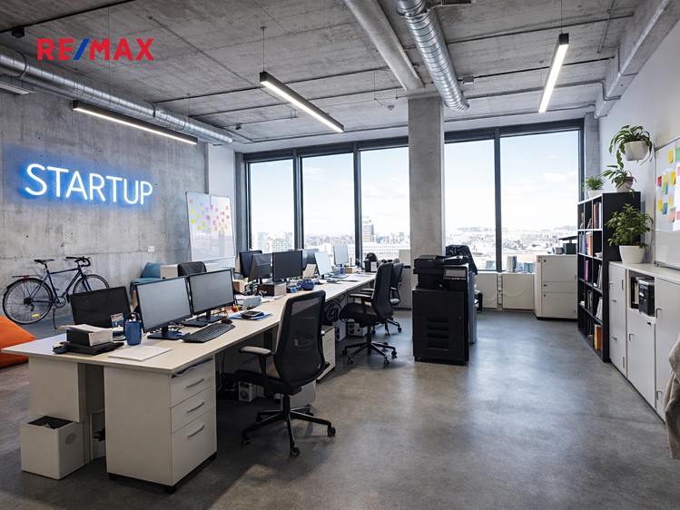 Pronájem kanceláře 63 m² - foto 1
